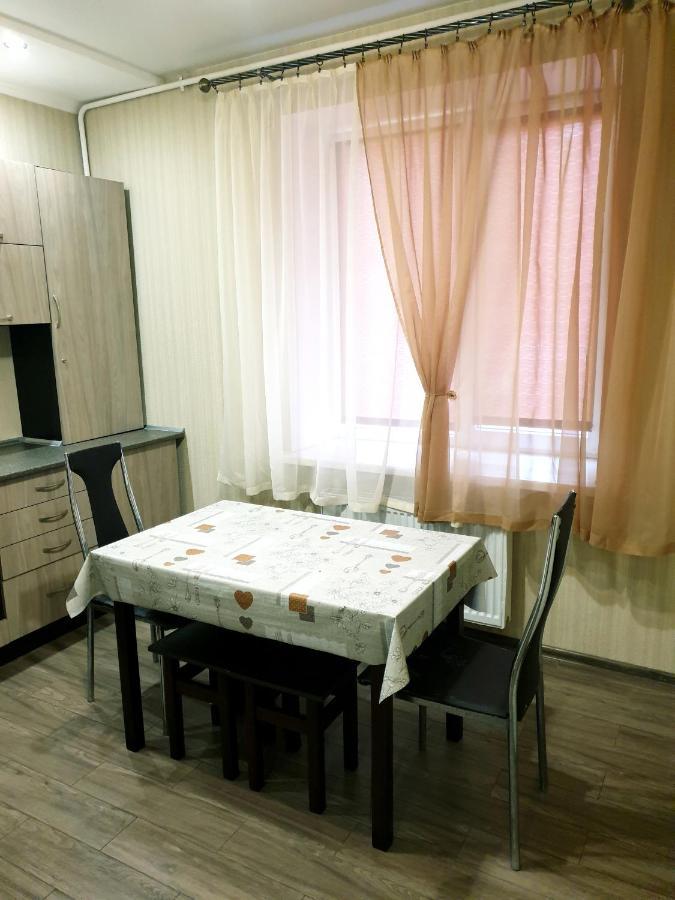 Apartment On Kravchuka, 11B Lutsʼk Екстериор снимка